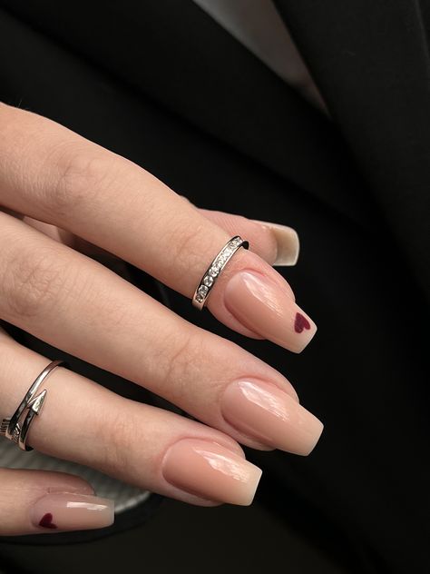 Autumnal Nails Square, Square Nail Designs Neutral, Square Acrylic Nails Autumn, Nails 2023 Square Short, Short Acrylic Nails Tapered Square, Minimal Fall Nails Square, Nude Square Nails Short, Wedding Guest Nails Square, Short Nail Designs Minimal Square