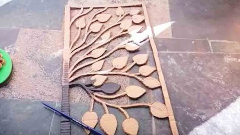 Watch How She Makes Incredible Wall Art With An Exacto Knife, Cardboard And Black Paint! | DIY Joy Projects and Crafts Ideas Cardboard Wall Decor Diy Aesthetic, Cardboard Box Crafts Decor Wall Art, Cardboard Wall Art Diy, Cardboard Crafts Decoration Wall Art Home Decor, Cardboard Painting Ideas, Cardboard Crafts Decoration Wall Art, Cardboard Art Diy, Cardboard Wall Decor Diy, Cardboard Crafts Diy Wall Art