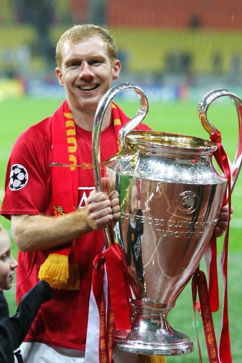 Manchester United Champions, Paul Scholes, Champions League Trophy, Manchester United Wallpaper, Manchester United Legends, Manchester United Players, Colour Photo, Etihad Stadium, Manchester United Football Club