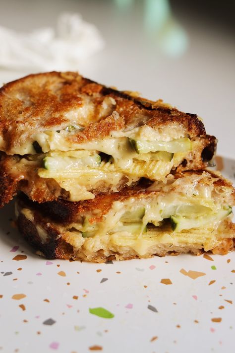 Dill Pickle Grilled Cheese Sandwich, Grilled Cheese With Pickles, Pickle Grilled Cheese, Pickle Sandwich, Grilled Cheese Sandwich Recipe, Easy Grilled Cheese, Grilled Cheese Recipe, Cheese Sandwich Recipe, Grill Cheese Sandwich Recipes