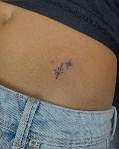 Sparkle Tattoo Aesthetic, Woman V Line Tattoo, Waist Small Tattoo, Sparkle Hip Tattoo, Sparkle Tattoo On Hip, Mini Hip Tattoos Women, Small Stars Tattoo Designs, Star On Hip Tattoo, Hip Star Tattoo