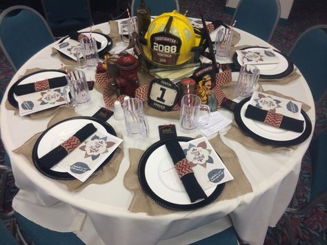 Fire fighters inspired table decor Fire Department Dinner Centerpieces, Fire Department Centerpieces, Fire Department Banquet, Firefighters Wedding, Fire Department Christmas, Fireman Wedding, Fire Wedding, Firefighter Crafts, Banquet Centerpieces