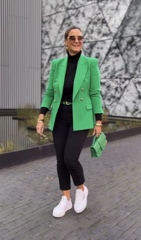 Mode Ab 50, Fashionable Work Outfit, Blazer Outfits For Women, Stylish Work Attire, Blazer Outfit, Business Casual Outfits For Work, Green Blazer, Classy Work Outfits, Classy Casual Outfits