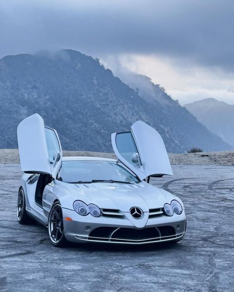 Mercedes-Benz SLR Mclaren. 

#mercedes #mercedezbenz #mclaren #mercedesmclaren #classiccars #sportscar #automotivephotography Mercedes Benz Slr Mclaren, Mercedes Slr Mclaren, Mercedes Mclaren, Mercedes Slr, Mercedes Benz E63 Amg, Slr Mclaren, Mercedes Sls, E63 Amg, Mclaren Mercedes