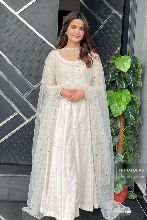 White Anarkali Suits, White Anarkali, Anarkali Dress Pattern, Frock For Women, Desi Fashion Casual, Pakistani Fancy Dresses, Beautiful Pakistani Dresses, Fancy Dresses Long, Indian Dresses Traditional