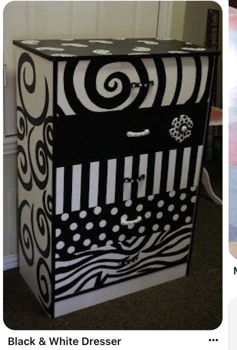 Beetlejuice Bathroom, Black And White Dresser, Meubles Peints Style Funky, Whimsical Painted Furniture, Whimsical Furniture, Hemma Diy, Dressers For Sale, Diy Drawers, Painted Dresser