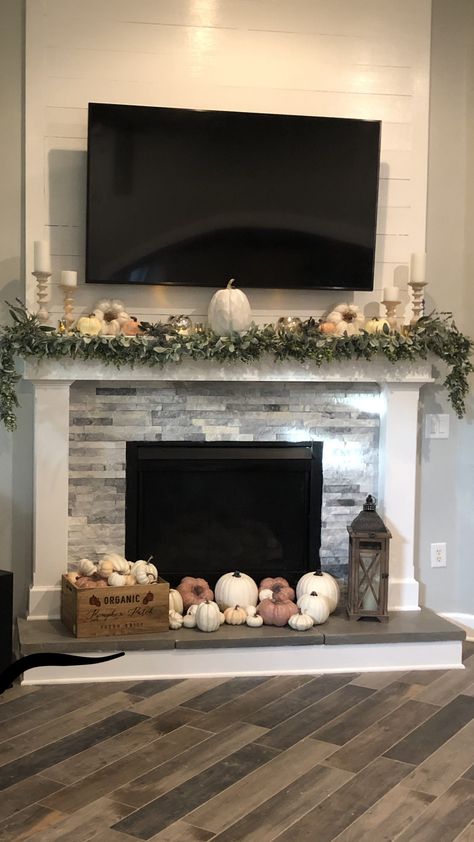 Mantle Frame Decor, Above The Chimney Decor, Silver Mantle Decor, Thanksgiving Chimney Decor, Simple Fall Fireplace Decor With Tv, Fall Fireplace With Tv, Fall Fireplace Decor Mantles Neutral, Fireplace Fall Decorating Ideas With Tv, Decorating Mantle With Tv