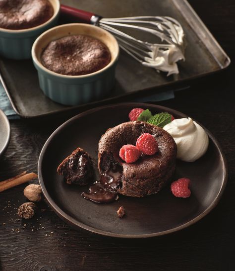 Best Chocolate Lava Cake Recipe, Chocolate Cake Mix Desserts, Lava Cake Recipe Easy, Chocolate Molten Cake, Chocolate Molten Lava Cake, Chocolate Cake Mix Recipes, Lava Cake Recipe, Molten Lava Cake, Chocolate Lava Cake Recipe