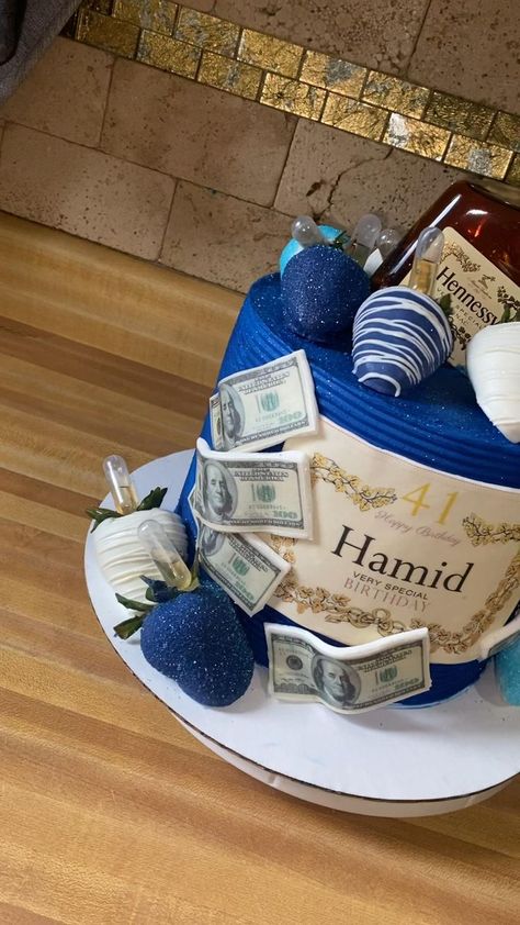 Cake With Money, Birthday Cake Money, Alcohol Birthday Cake, Hennessy Cake, Money Birthday Cake, Queens Birthday Cake, Liquor Cake, Alcohol Cake, 20 Birthday Cake