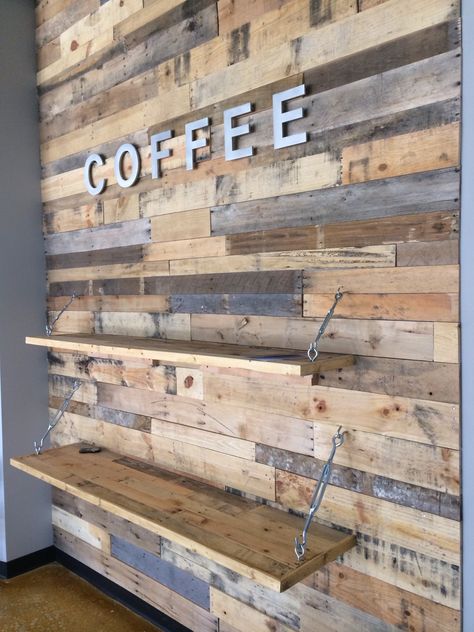 Diy Pallet Wall Art, Wooden Pallet Wall, Pallet Accent Wall, Pallet Projects Wall, Rustic Diy Projects, Diy Pallet Wall, Diy Wood Wall, Wood Plank Walls, Pallet Wall Art