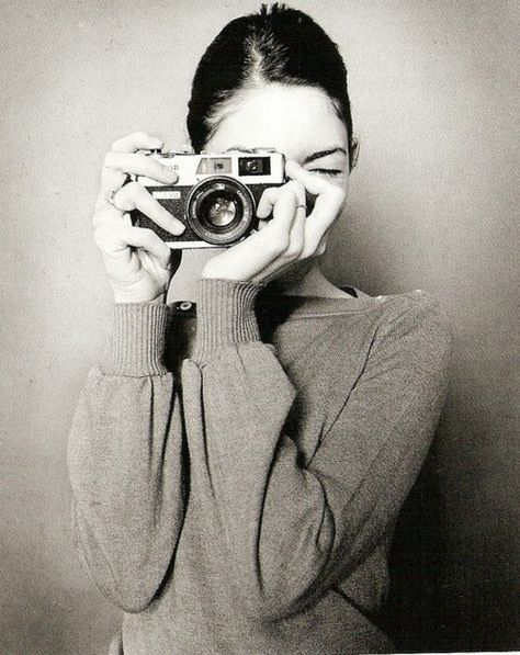 sofia coppola Sophia Coppola, Fotocamere Vintage, Girls With Cameras, Oscar Wilde Quotes, Sofia Coppola, Olivia Palermo, Oscar Wilde, Gigi Hadid, Be Yourself