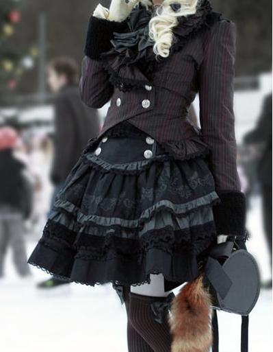 So cute - http://gothsandpunks.tumblr.com/post/17481190002/xgettheskinnyx-this-outfit-is-way-too-cool Lolita Outfit, العصور الوسطى, Mode Steampunk, Lady Like, Lolita Outfits, Gothic Steampunk, Estilo Punk, Japanese Street Fashion, Mori Girl