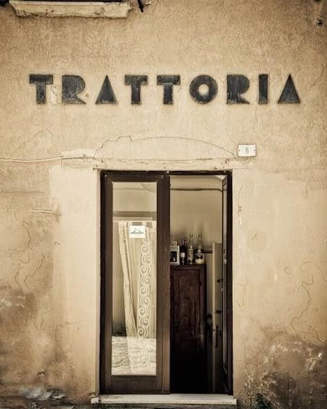 Eat right, eat Italian… #InMyBeachCandy Trattoria Italiana, Visuell Identitet, Mystical Places, Shop Fronts, Restaurant Branding, Foto Vintage, Logo Restaurant, Authentic Italian, Italian Restaurant