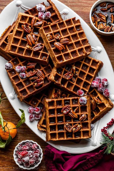 Gingerbread Waffles Recipe, Pecan Syrup, Gingerbread Waffles, Christmas Waffles, Gingerbread Pancakes, Winter Breakfast, Christmas Breakfast Recipe, Kitchen Ingredients, Brunch Bread