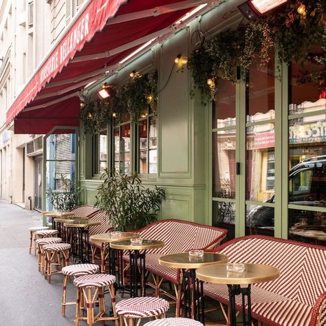 France Restaurant Design, Bistro Interior Design Ideas, Classic French Restaurant Interior, Classic Italian Restaurant Design, French Brasserie Interior, French Restaurant Interior Design, Cafe Terrace Design, French Bistro Interior, Cafe Bistro Design