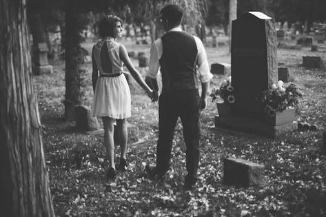 Graveyard Wedding, Halloween Engagement, Cemetery Photography, Spooky Wedding, Cemeteries Photography, Engagement Shots, Goth Wedding, Dark Wedding, Halloween Photoshoot