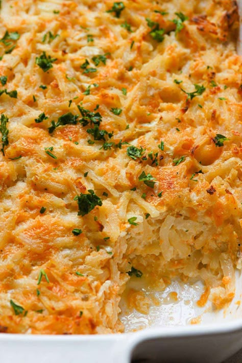 Hashbrown Casserole - Easy, cheesy, takes only minutes to throw together, and is a favorite side dish for holiday dinners and casual weeknight dinners alike. Hashbrowns Casserole Easy, Hashbrown Bake, Hashbrown Casserole Easy, Hashbrown Casserole Recipe, Cheesy Hashbrown Casserole, Brown Eyed Baker, Hashbrown Casserole, Casserole Easy, Hashbrown Recipes