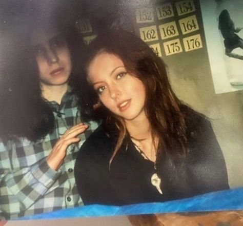 Ginger Fitzgerald Icon, Ginger Fitzgerald Aesthetic, Gingersnaps Movie, Katherine Isabelle, Ginger Fitzgerald, Ginger Snaps Movie, Emily Perkins, Katharine Isabelle, Behind The Scenes Photos