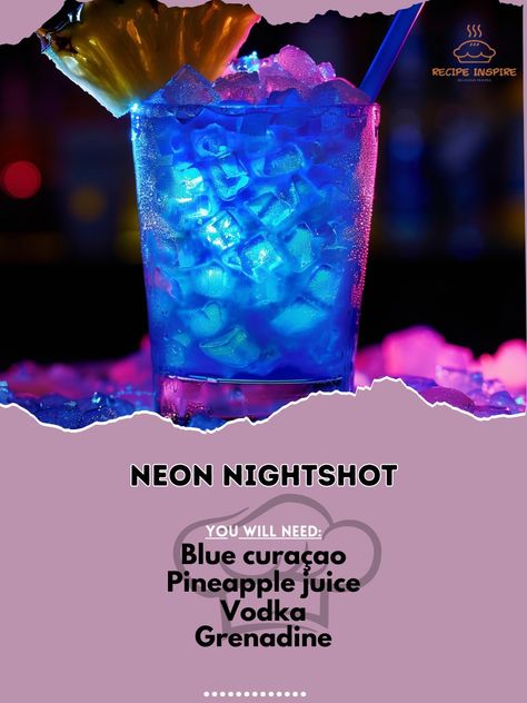 Vodka Shot Recipes, Light Alcoholic Drinks, Neon Drinks, Shots Alcohol Recipes, Vodka Blue, Halloween Party Drinks, Fun Drinks Alcohol, Pretty Alcoholic Drinks, Tropical Drinks