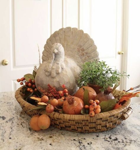 Thanksgiving Kitchen Decor, Yellow Brick Home, Turkey Decor, Fall Vignettes, Thanksgiving Kitchen, Thanksgiving Inspiration, Fall Decor Inspiration, Vintage Thanksgiving, Fall Deco