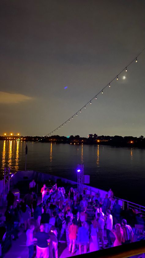 Summer Yacht Party, Ibiza Yacht Party, Prom On A Boat, Yaught Party Aesthetic, Cruise Ships Aesthetic, Boat Party Aesthetic Night, Cruise Party Aesthetic, Cruise Ship Birthday Party Ideas, Yacht Aesthetic Party