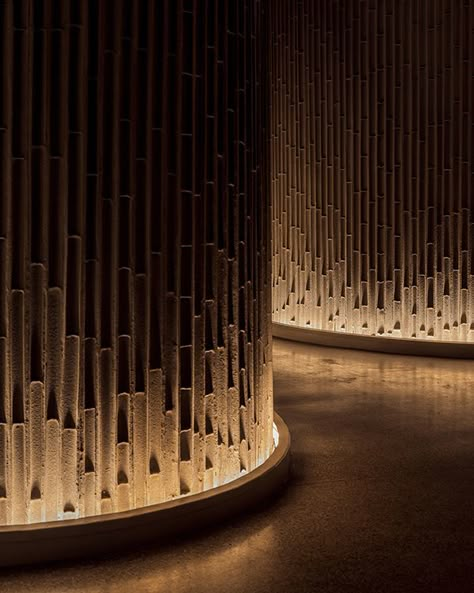 Tre Dining :: Behance 3d Wall Installation Art, Column Lighting Design, Spa Wall Design, Feature Wall Lighting, Art Deco Restaurant Interior, Luxury Lobby, Backlit Wall, Column Lighting, Art Deco Interior Design