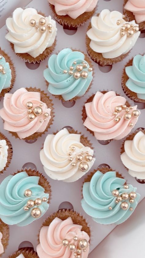 Mini Cupcakes Decorating Wedding, Cupcake Easy Decoration, Twin Cupcakes Ideas, Number 1 Cupcake Design, Cute Cupcake Designs Easy, Simple Pretty Cupcakes, Cupcake Icing Designs Easy, Easy Cupcake Design, Gender Reveal Cupcake Ideas Simple