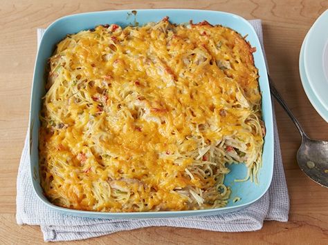 Recipe of the Day: Ree's Chicken Spaghetti  Set Ree's comforting casserole in the center of your family's dinner table and watch it disappear. Loaded with spaghetti, tender chicken and cheddar cheese, it's ready to eat when it leaves the oven hot and bubbling. Pioneer Woman Chicken, Chicken Spaghetti Recipe, King Ranch Chicken, Chicken Spaghetti Recipes, Spaghetti Recipe, Pioneer Woman Recipes, Chicken Spaghetti, Tater Tots, King Ranch