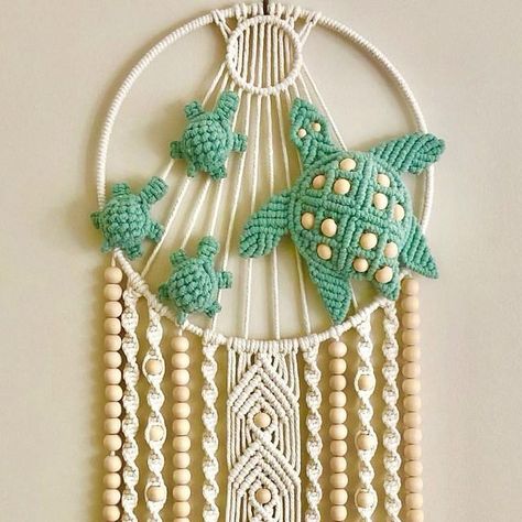 Diy Turtle Decor, Macrame Duck, Macrame Things To Make, Macrame Turtle Tutorial, Macrame Nautical, Beachy Macrame, Macrame Dragon, Sea Macrame, Macrame Ocean