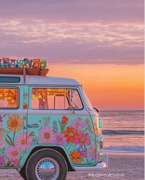 Fun Car Aesthetic, Volxwagon Van Aesthetic, Volkswagen Bus Aesthetic, Bus Painting Design, Van Aesthetic Vintage, Combi Hippie, Vintage Volkswagen Bus, Surf Room Decor, Vans Painted