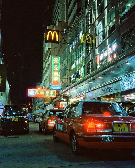 Flowli Lam on Instagram: “勿當奴 #cinestill800t Yashica T AF” Japan Cinematic, Nostalgia Photos, Shanghai Aesthetic, Crazy Photography, City Tumblr, Vintage Jdm, Cinestill 800t, Tokyo Aesthetic, Perspective Photos