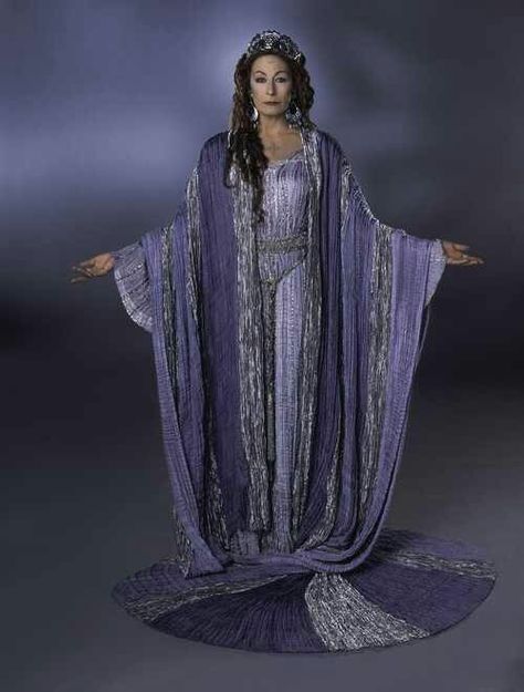 Goddess Gown: Vivian- Lady of the Lake of Mist of Avalon The Mists Of Avalon, Goddess Wear, Mists Of Avalon, Anjelica Huston, Fantasy Dresses, Fantasy Costumes, Medieval Fashion, Movie Costumes, Historical Costume