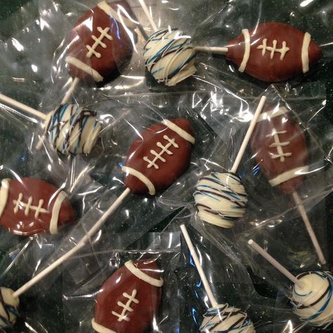 Karen Marshall on Instagram: “Are you ready for some FOOTBALL??🏈🏈🏈🏈 #football #superbowl #carolinapanthers #champs #cakepops #yummy #partyideas” Chiefs Cake Pops, Kc Chiefs Cake, Nfl Football Cake, Nfl Cake, Football Cake Pops, Football Centerpieces, Viking Party, Custom Cake Pops, Yoghurt Cake