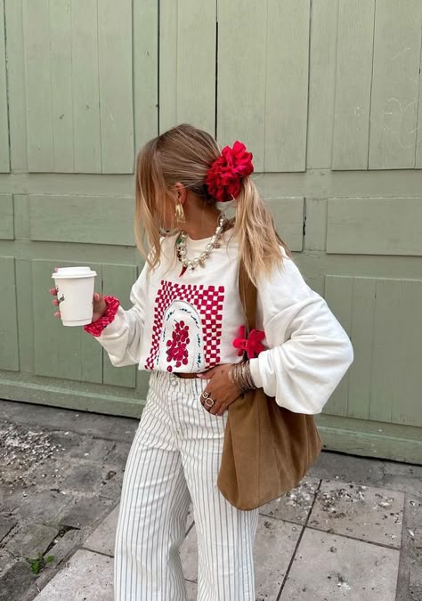 Funky Outfit Aesthetic, Funky 80s Outfits, Bright Boho Outfit, Neutrals With A Pop Of Color, Outfit Inspirations Colorful, Playful Aesthetic Outfit, Classy Modest Summer Outfits, Colorful Beachy Outfits, Colorful Copenhagen Style