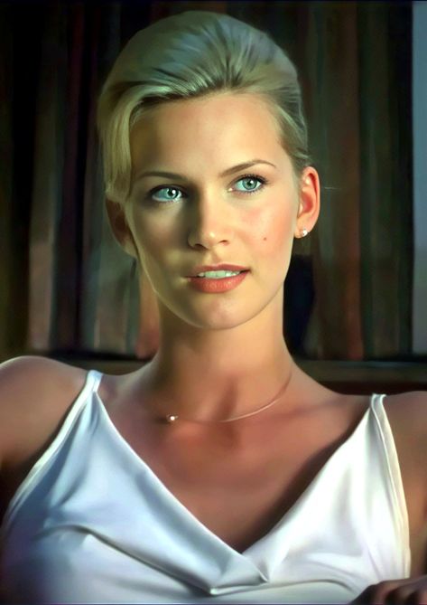 Natasha Henstridge in The Whole Nine Yards (2000) Natasha Henstridge Species, Natasha Henstridge 90s, Fun Movies, Natasha Henstridge, Famous Females, Story Inspiration, Classic Movies, Beautiful Woman, Good Movies