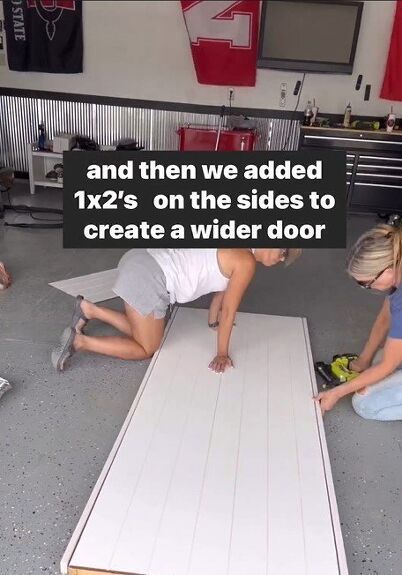 Are you looking for easy DIY barn door ideas? We’ll show you how to build a DIY barn door quickly and cheaply. Barn Door Replacement, Turn Existing Door Into Barn Door, Easy Diy Sliding Door, Diy Door Alternative, Diy Shiplap Door, Shiplap Barn Door Diy, Cheap Door Ideas, How To Build A Door Diy, Diy Barn Doors Sliding