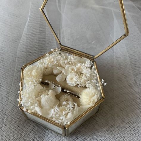 Ring Box Wedding Diy, Wedding Ring Box Glass, Engagement Ring Platter, Rings Box, Unique Wedding Cards, Ring Box Wedding, Dream Wedding Decorations, Wedding Planning Decor, Wedding Gifts Packaging