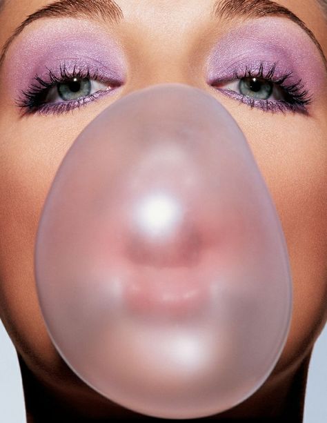 bubblegum Candy Photoshoot, Mac Beauty Products, Blowing Bubble Gum, Bubble Balloons, Blowing Bubbles, Pink Bubbles, Beauty Shoot, Chewing Gum, Fantasy Makeup