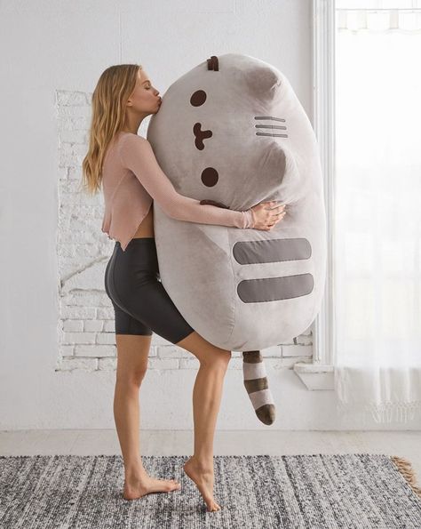 A giant Pusheen plushie who will be your friend forever. 40 Products That Are Extra In The Best Possible Way Taustakuva Iphone Disney, Pusheen Plush, Pusheen Cute, Koci Humor, Cute Squishies, Pusheen Cat, Coastal Retreat, Kawaii Plush, Kawaii Plushies