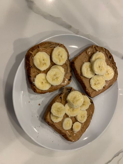 Peanut Butter And Banana Toast, Peanut Butter Toast With Banana, Breakfast Ideas With Peanut Butter, Peanut Butter On Toast, Peanut Butter Toast Aesthetic, Peanut Butter Aesthetic, Banana Peanut Butter Bread, Banana Aesthetic, Peanut Butter Banana Toast