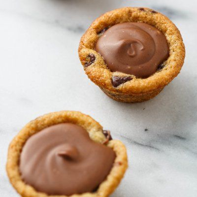 Chocolatey Chocolate Chip Cookie Cups are a fun treat for any occasion. Cookie Dough Cups, Chocolate Chip Cookie Cups, Refrigerated Cookie Dough, Dark Chocolate Chip Cookies, Cookie Cups Recipe, Frozen Cookie Dough, Cookie Cups, Milk Cookies, Mini Cookies