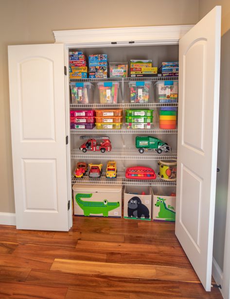 Storage Playroom Ideas, Kids Playroom Organization Storage, Playroom Organization Storage, Boy Toy Organization, Toy Closet Organization, Organize Toddler Toys, Modern Kids Playroom, Toddler Closet Organization, Kids Closet Storage