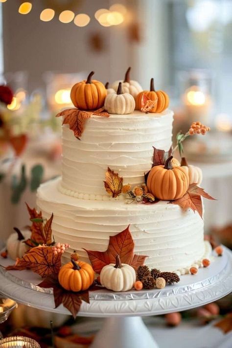 Fall Wedding Ideas Inside, Fall Wedding Aesthetic, Blue Hydrangea Wedding, Bolo Halloween, Pumpkin Wedding, Hydrangeas Wedding, Fall Cakes, Fall Wedding Centerpieces, Wedding Themes Fall