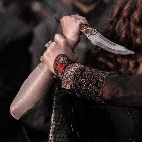 Asoiaf Tattoo Ideas, Rhaenicent Aesthetic, Targeryan Aesthetic, Rhaenyra Aesthetic, House Targaryen Aesthetic, Alicent Hightower Aesthetic, Rhaenyra Targaryen Aesthetic, Game Of Thrones Aesthetic, Asoiaf Aesthetic