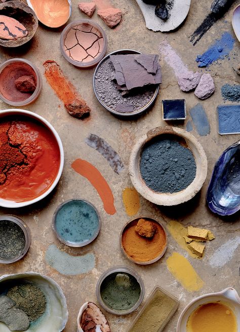 Heidi Gustafson's 'Book of Earth' Embarks on a Visual Voyage Through the World of Natural Pigments — Colossal Raw Color, Community Health, Earth Pigments, Blue Pigment, Natural Pigments, Eco Friendly Paint, Colossal Art, Folded Book Art, Cute Easy Drawings