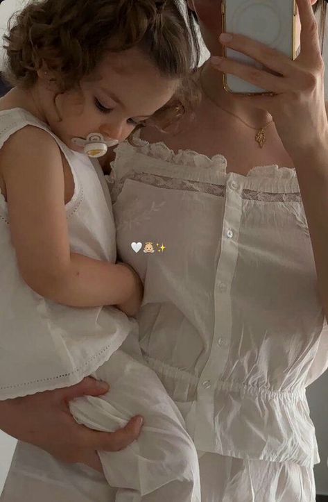 Faceless Hair Pics, Baby And Mom Aesthetic, New Mom Aesthetic, Motherhood Aesthetic, Baby Daughter, Future Mommy, Mommy Goals, Diy Bebe, Future Mom