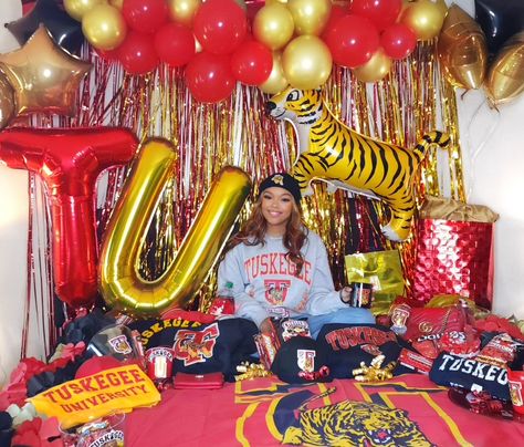 Tuskegee University Outfit, College Decision Photoshoot, Trunk Party Ideas College, College Announcements, College Decision, High School Graduation Party Decorations, Bed Party, Trunk Party, Tuskegee University