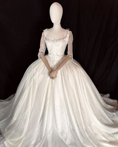 18th Century Wedding Dress, Cottagecore Wedding Dress, Rococo Fashion, Pretty Wedding Dresses, Fantasy Dresses, Royal Dresses, Royal Court, Fantasy Gowns, Fairytale Dress