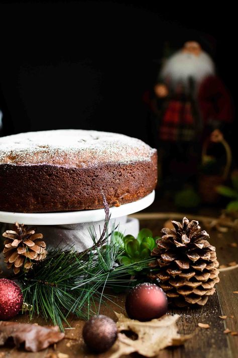 Alcohol Soaked Fruit, White Christmas Cake, Alcoholic Party, Bubble Room, Fruit Cake Recipe Christmas, Christmas Cake Recipe, Christmas Fruit Cake, Cake Preparation, Cake Light