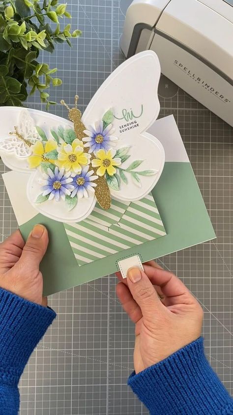 Bibi Cameron, Diy Pop Up Cards, Pola Kotak, Fancy Fold Card Tutorials, Gift Cards Money, Gift Card Envelope, Interactive Cards, Shaped Cards, Fancy Fold Cards